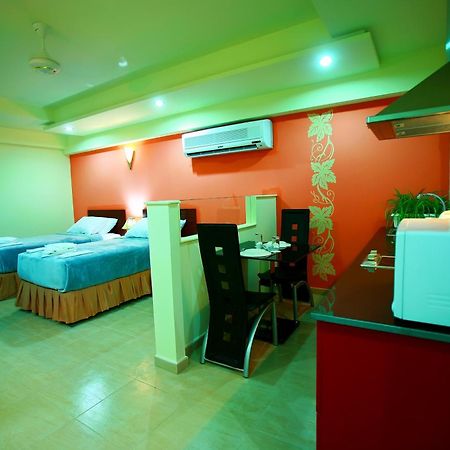 מוסקט Johny International Hotel מראה חיצוני תמונה