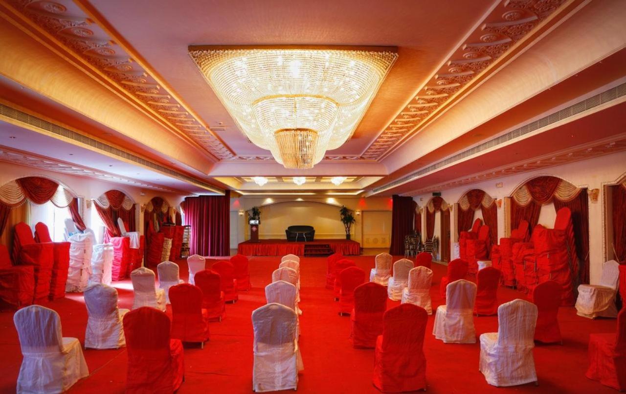 מוסקט Johny International Hotel מראה חיצוני תמונה