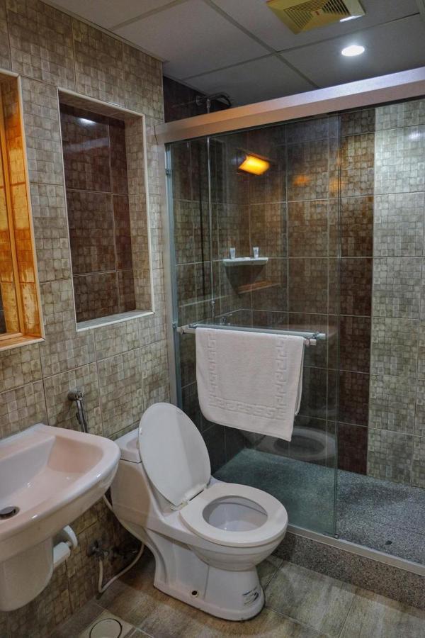 מוסקט Johny International Hotel מראה חיצוני תמונה