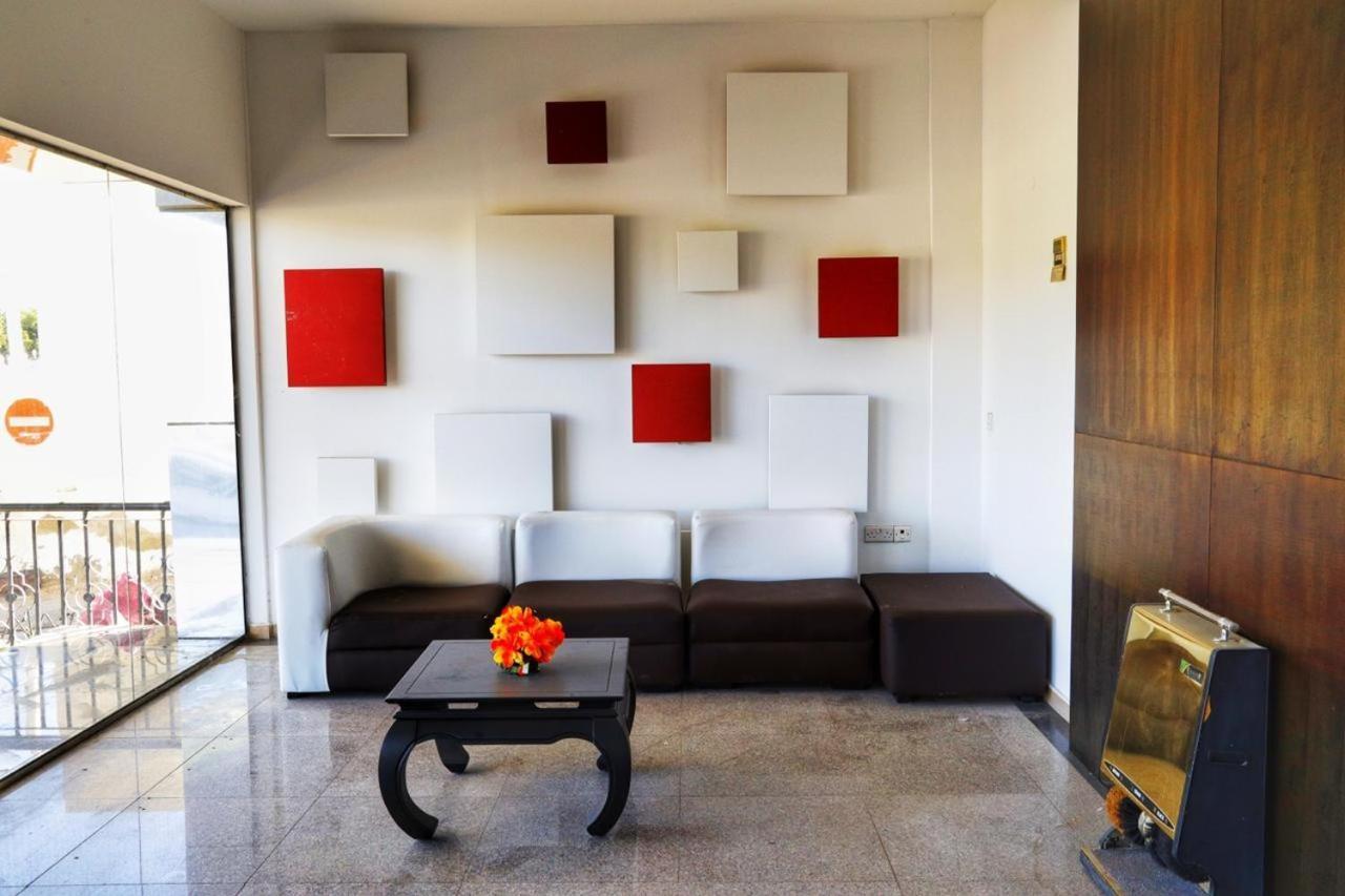 מוסקט Johny International Hotel מראה חיצוני תמונה