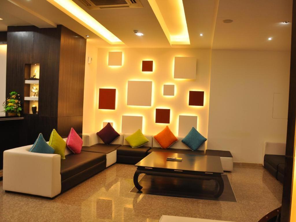 מוסקט Johny International Hotel מראה חיצוני תמונה